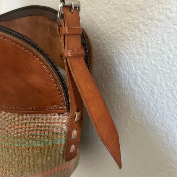 SISAL woven zip crossbody Shoulder Bag purse 14x14 leather - Picture 2 of 3